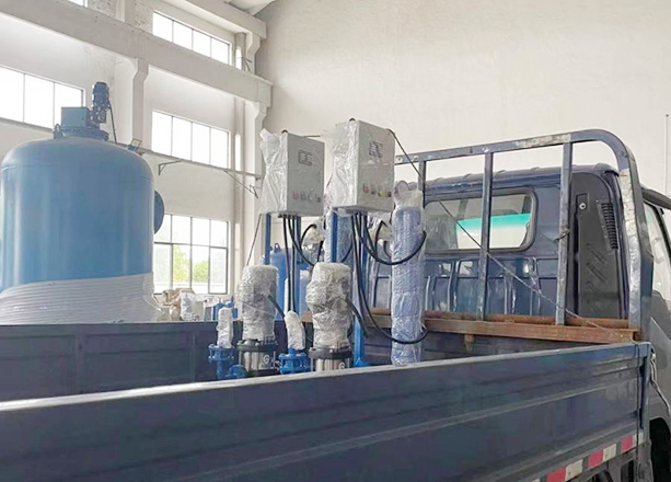 無錫客戶訂購的定壓補(bǔ)水真空脫氣裝置+全自動加藥裝置+自動膠球清洗裝置已發(fā)貨！