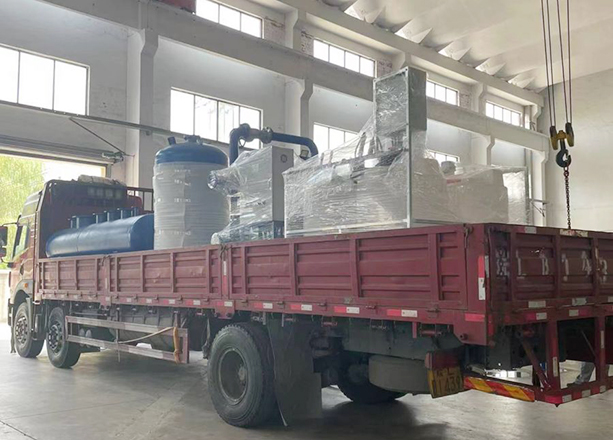 江蘇蘇州整車(chē)直達(dá)-分、集水器2臺(tái)+全自動(dòng)加藥裝置2套+定壓補(bǔ)水機(jī)組1套+板式換熱機(jī)組1套